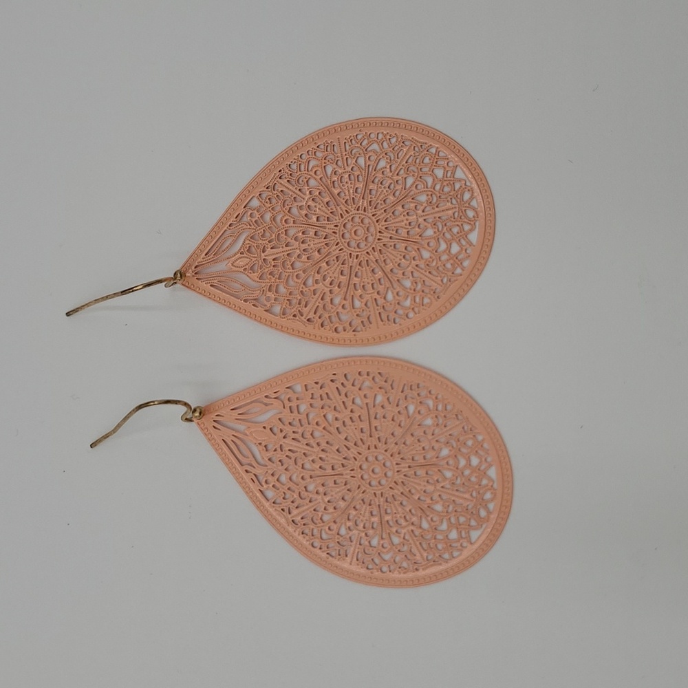 Peach lattice teardrop earrings‎